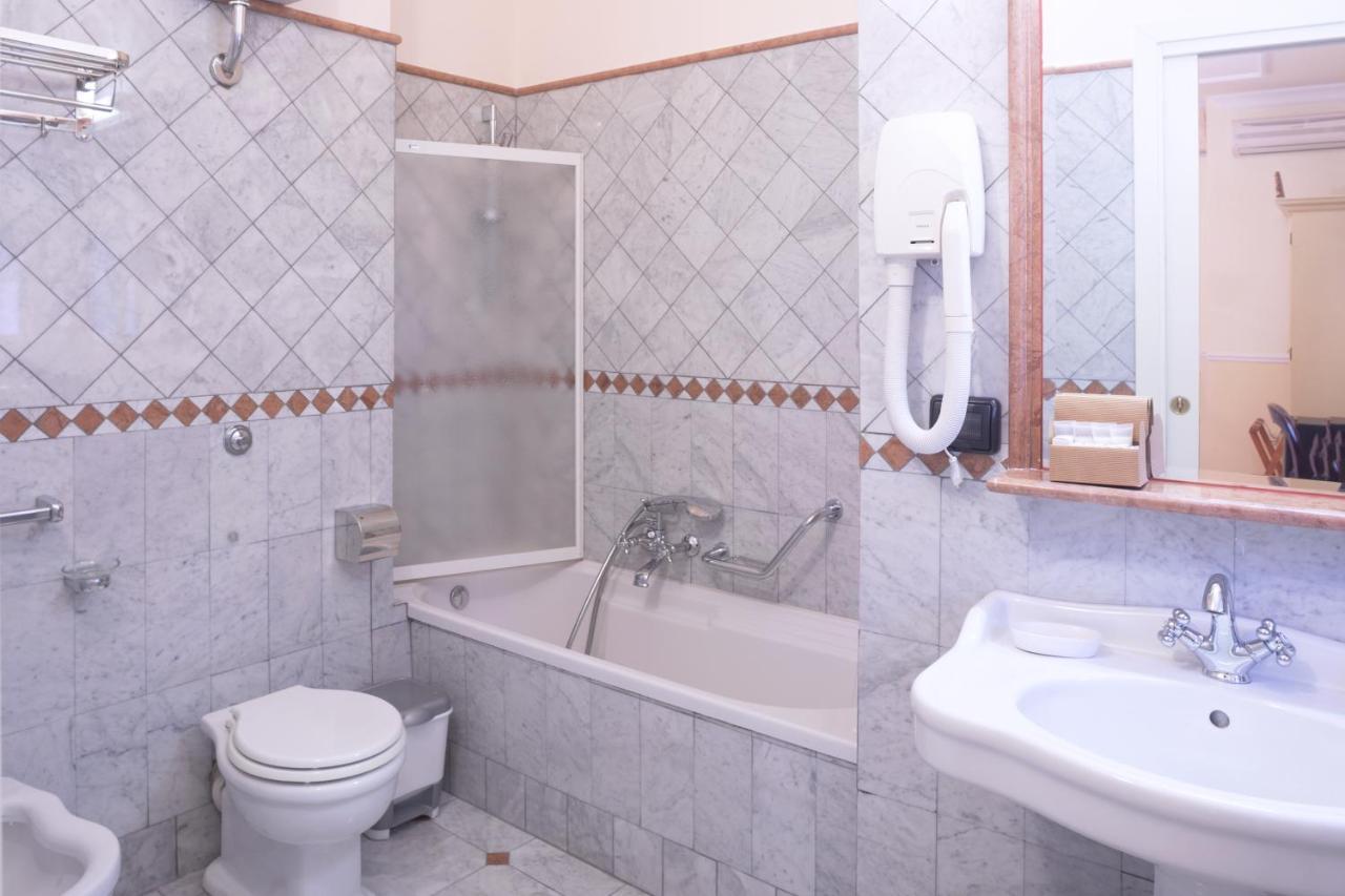 Triple Room Bath